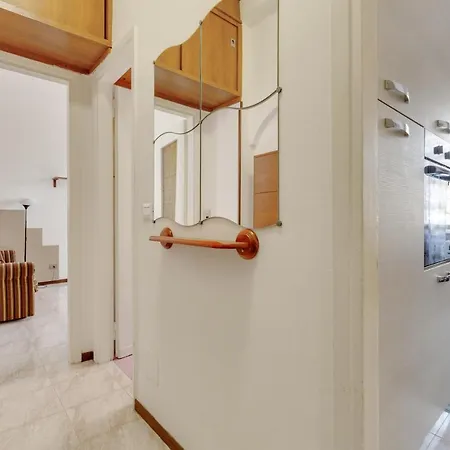 Апартаменты Guesthost - Polytechnic Lovely And Cosy Flat *