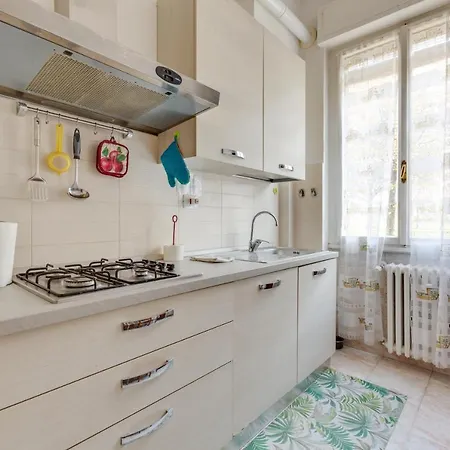 Guesthost - Polytechnic Lovely And Cosy Flat Апартаменты *