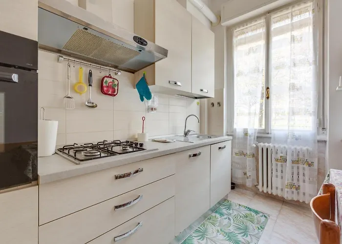 Guesthost - Polytechnic Lovely And Cosy Flat Apartment *